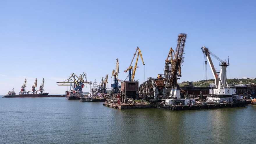 Nga xác nhận tàu chở hàng đầu tiên rời cảng Mariupol