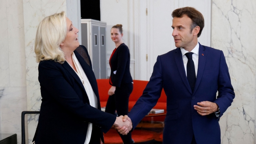Tổng thống Pháp Macron tiếp tục tham vấn các đảng để phá thế bế tắc chính trị