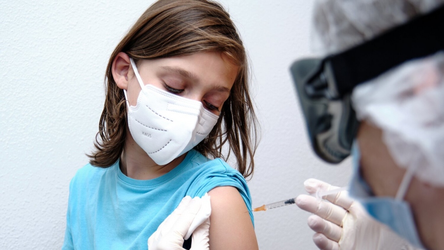 Vaccine của Pfizer và Moderna được khuyến nghị sử dụng cho trẻ em ở Mỹ