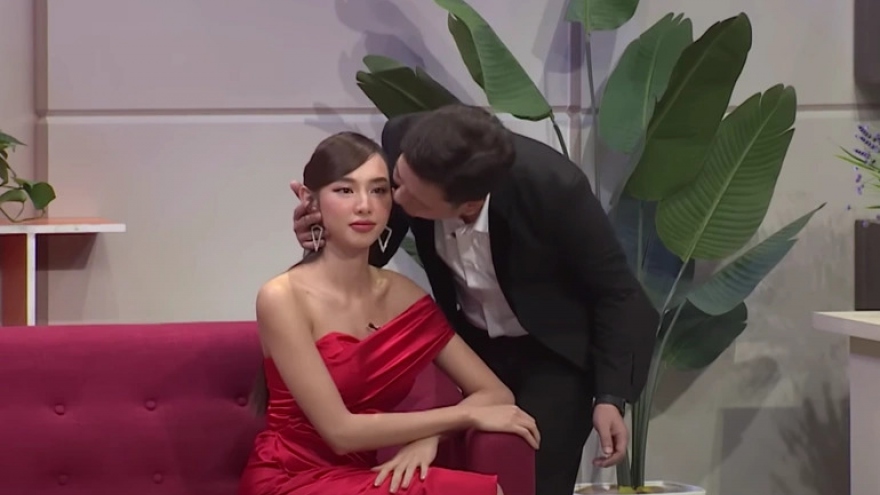Chuyện showbiz: Trường Giang gây tranh cãi khi định “hôn trộm” Hoa hậu Thùy Tiên