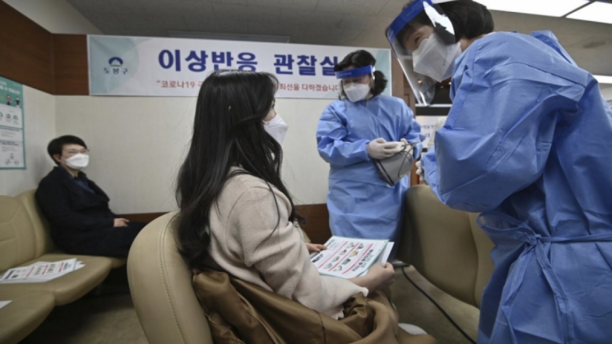 Ca mắc Covid-19 tăng, Hàn Quốc cân nhắc tiêm chủng mũi 4 cho toàn dân