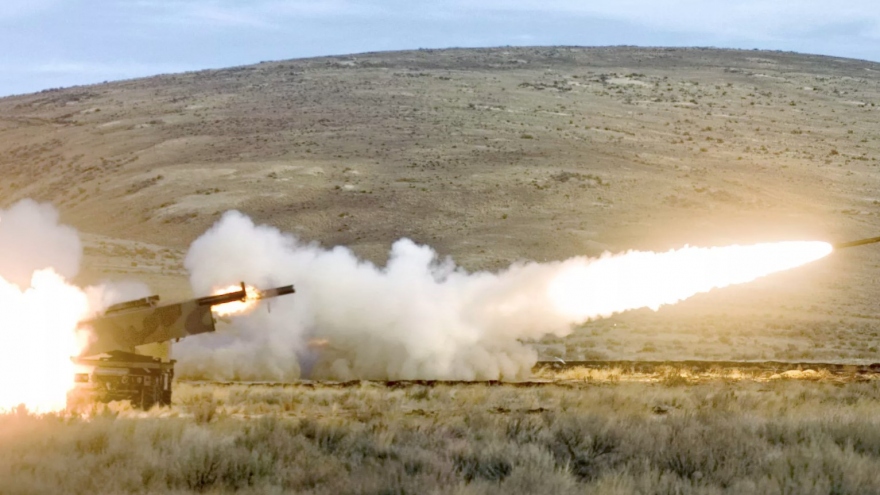 Ukraine có thể sẽ nhận được tên lửa HIMARS tầm xa hơn từ Mỹ