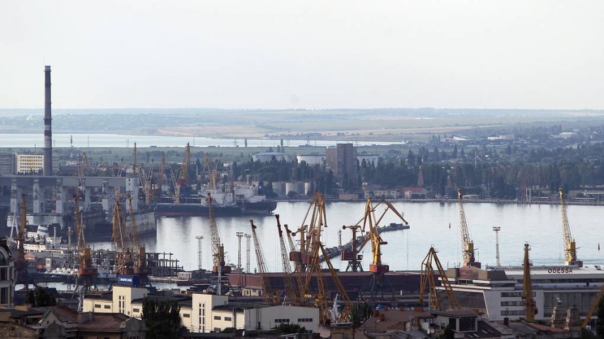 Ukraine cáo buộc Nga không kích cảng Odessa 