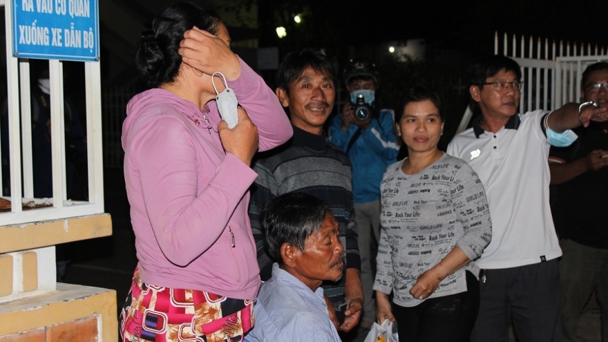 Thêm 5 ngư dân tàu cá Bình Thuận gặp nạn được cứu sống