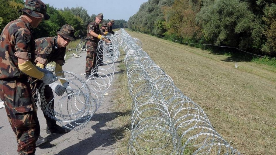 Hàng rào thép chống người di cư ở châu Âu- Hungary nâng cấp, Slovenia tháo dỡ