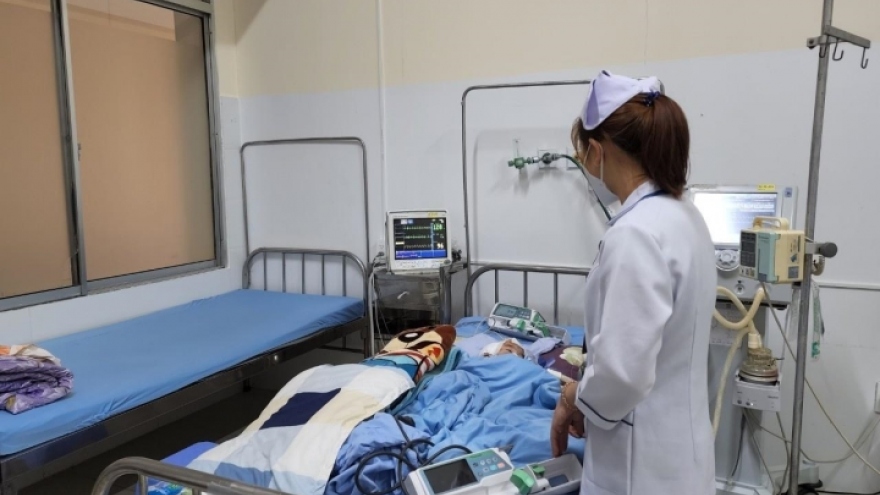 Bé gái 2 tuổi nghi bị bảo mẫu đánh chấn thương sọ não tại Lâm Đồng