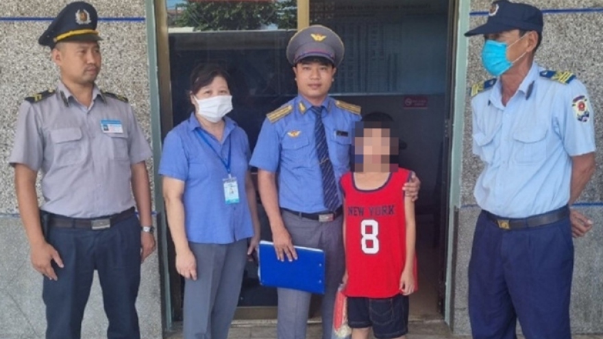 Đưa bé trai nghi bị bắt cóc về với gia đình ở Nam Định
