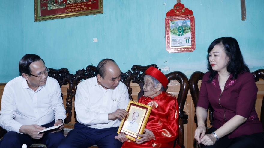 Chủ tịch nước thăm, tặng quà thương bệnh binh tại Bắc Ninh