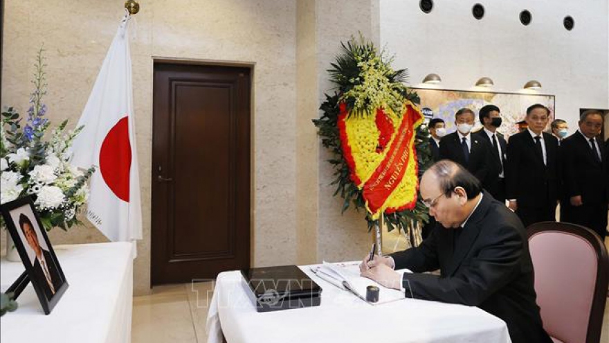 Lãnh đạo cấp cao Việt Nam bày tỏ lòng tiếc thương vô hạn cố Thủ tướng Nhật Bản