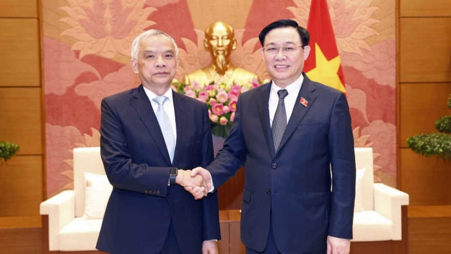 Chủ tịch Quốc hội Vương Đình Huệ tiếp Phó Chủ tịch Quốc hội Lào