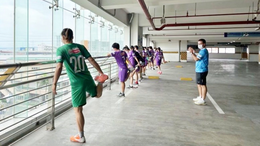 ĐT nữ Việt Nam tập luyện ở “địa điểm lạ” trước trận gặp ĐT nữ Myanmar