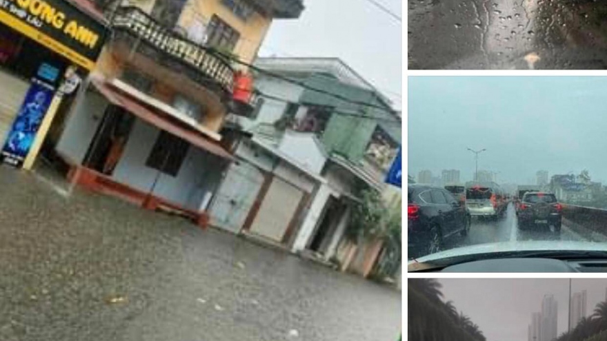 Nhiều tuyến đường ở Hà Nội ngập sau cơn mưa đúng giờ cao điểm sáng