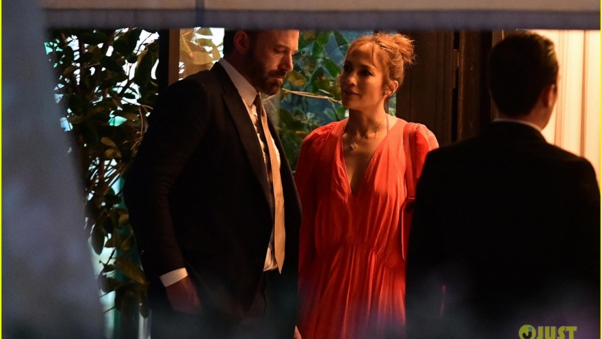 Vợ chồng Jennifer Lopez - Ben Affleck hưởng tuần trăng mật ở Pháp