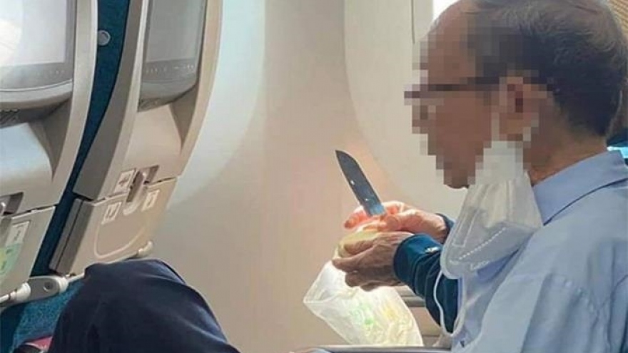 Xử lý thế nào vụ hành khách mang dao lên máy bay?