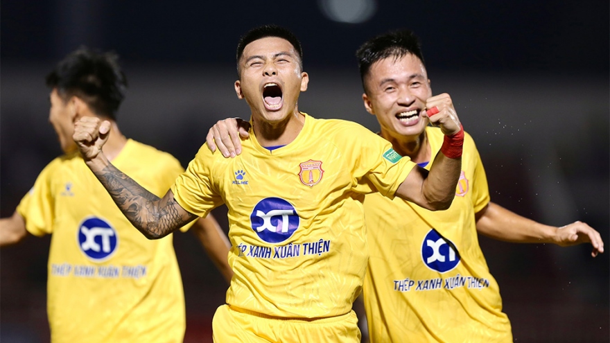HLV Văn Sỹ “kêu oan” cho học trò sau trận hòa kịch tính trước Sài Gòn FC