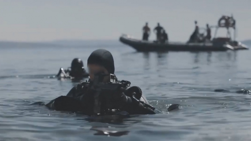 Lực lượng SEAL của Mỹ cùng đặc nhiệm Croatia diễn tập tấn công đường thủy
