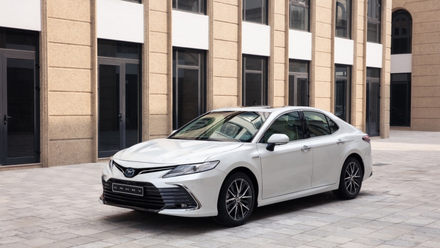 Toyota Camry dẫn đầu doanh số phân khúc sedan hạng D nửa đầu năm 2022