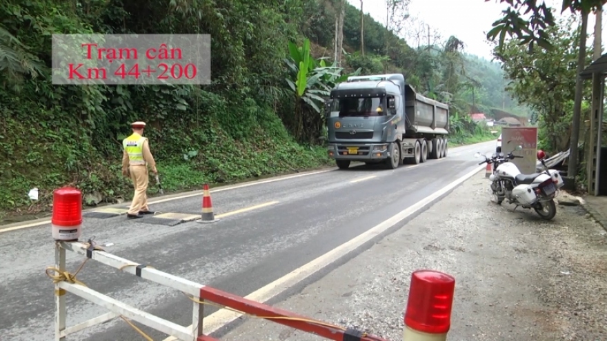 “Cuộc chiến” xử lý xe quá tải trọng trên Quốc lộ 70 Yên Bái