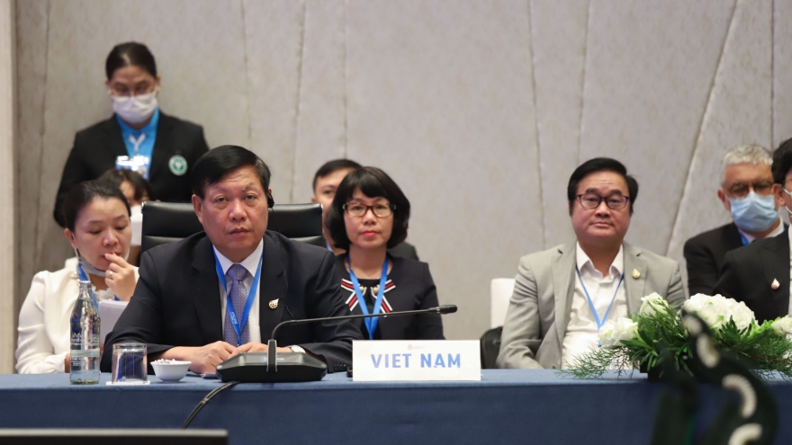 Việt Nam chia sẻ kinh nghiệm cân bằng y tế, kinh tế tại phiên họp cấp cao APEC