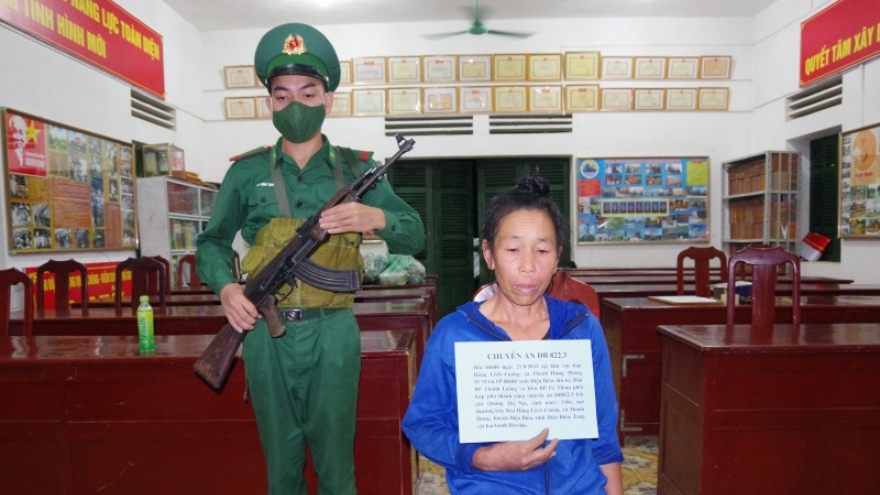 Nữ 6x ở Điện Biên vận chuyển thuê 2 bánh heroin để lấy tiền công 10 triệu đồng