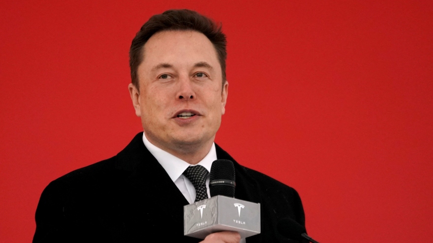 Tỷ phú Elon Musk tuyên bố mua lại MU