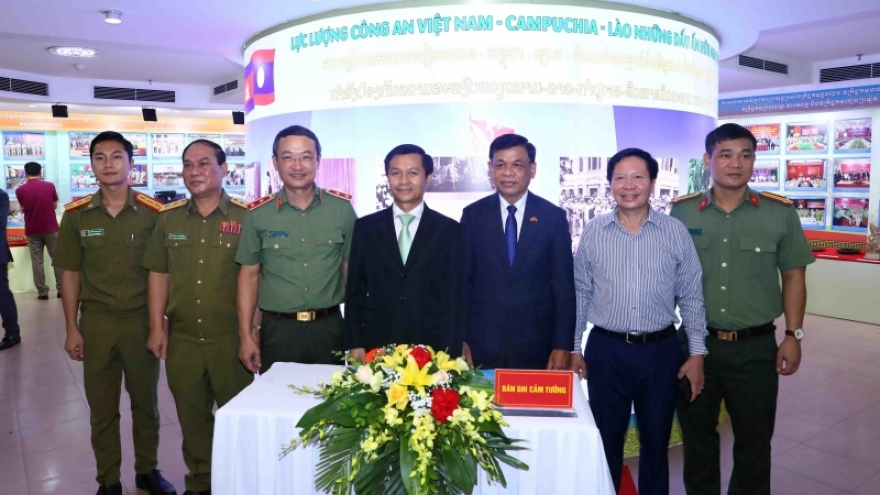 Khai mạc triển lãm dấu ấn hợp tác giữa công an Việt Nam- Campuchia - Lào