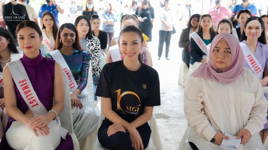 Thùy Tiên trải nghiệm làm đồ tái chế trước chung kết Miss Grand Malaysia