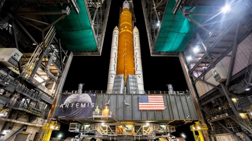 NASA hoãn phóng tàu Artemis 1 do sự cố động cơ