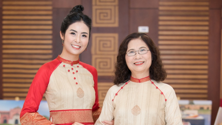 Ngọc Hân và mẹ mặc áo dài đôi trong tiệc ngoại giao Việt Nam - Ấn Độ
