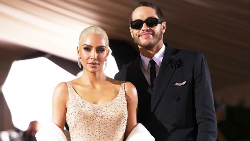 Kim Kardashian chia tay tình trẻ sau 9 tháng hẹn hò