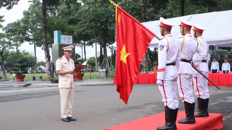 Bình Phước ra mắt Trung đoàn Cảnh sát cơ động dự bị chiến đấu