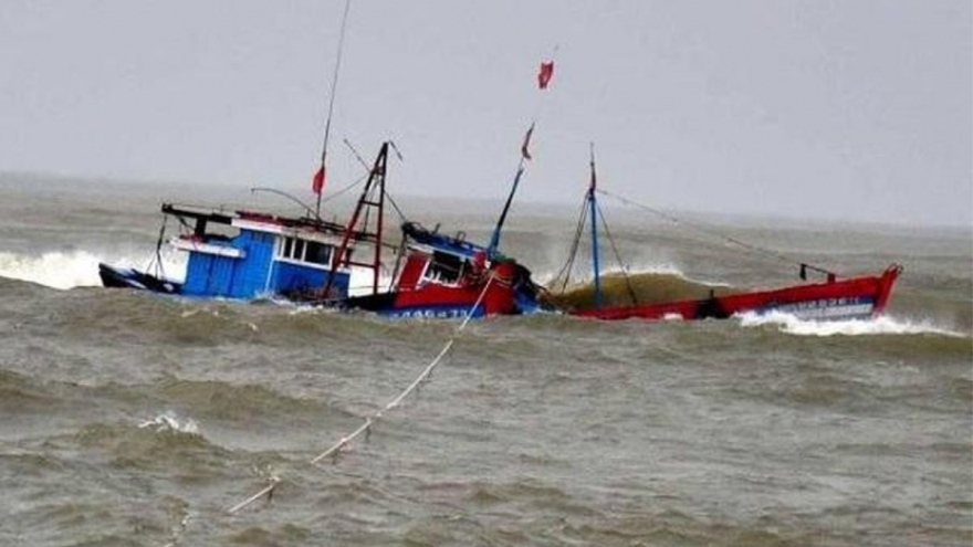 Đã tìm thấy tàu cá cùng 5 ngư dân mất tích trên vùng biển Hà Tĩnh