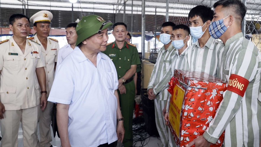 Chủ tịch nước kiểm tra công tác đặc xá tại Trại giam Xuân Lộc, tỉnh Đồng Nai