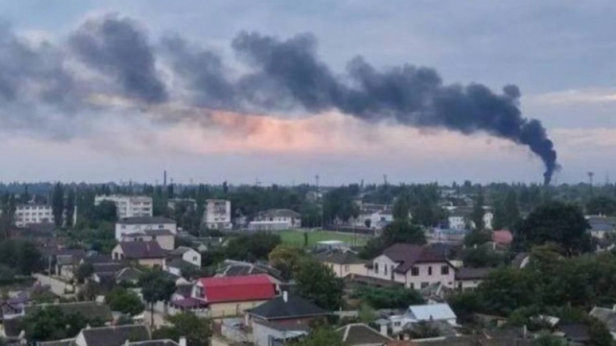 Kho đạn dược của Nga tại Crimea phát nổ, bốc cháy dữ dội