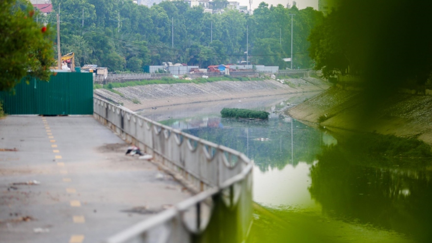 Tuyến đường đi bộ được đầu tư 64 tỷ đồng tại Hà Nội thành nơi đổ rác, bán trà đá