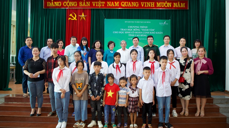 Gia đình nhà thơ Thâm Tâm lập quỹ học bổng trao tặng học sinh giỏi Ngữ văn