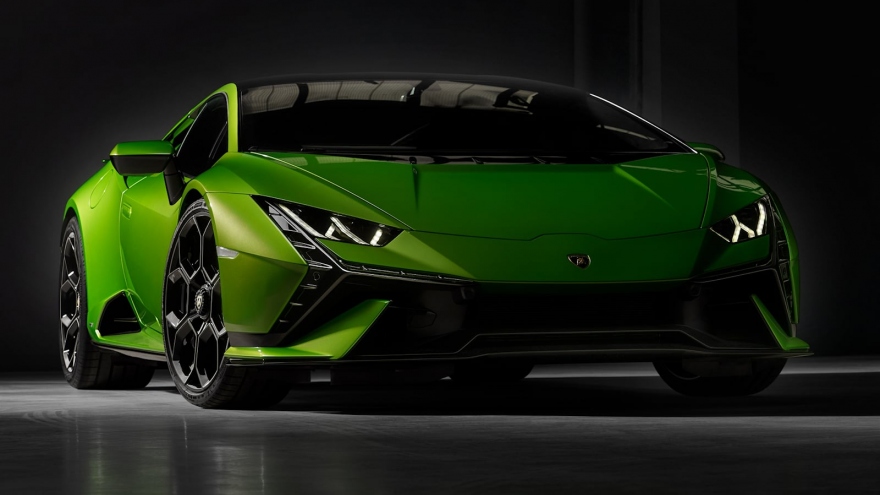 Lamborghini vẫn sản xuất siêu xe sử dụng động cơ đốt trong