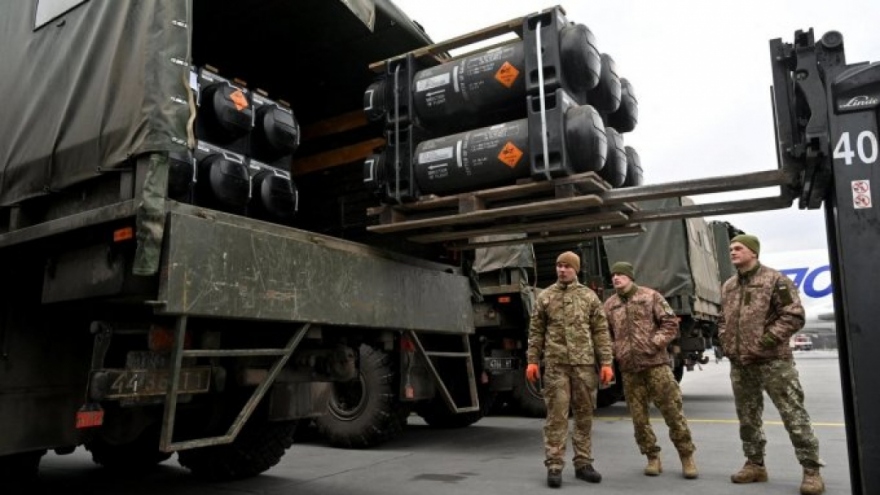 Politico: Mỹ có thể bí mật chuyển vũ khí đến Ukraine nhiều hơn thông báo