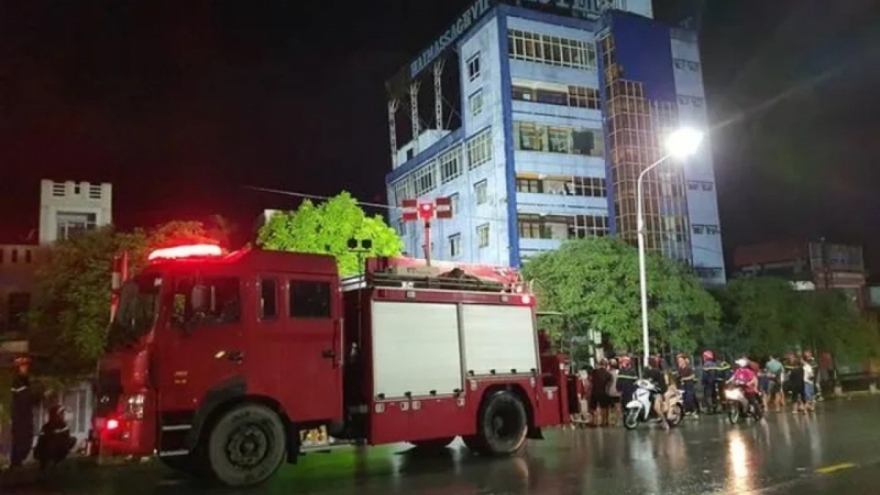 Nhà 6 tầng ở Hải Phòng bất ngờ đổ sập trong đêm