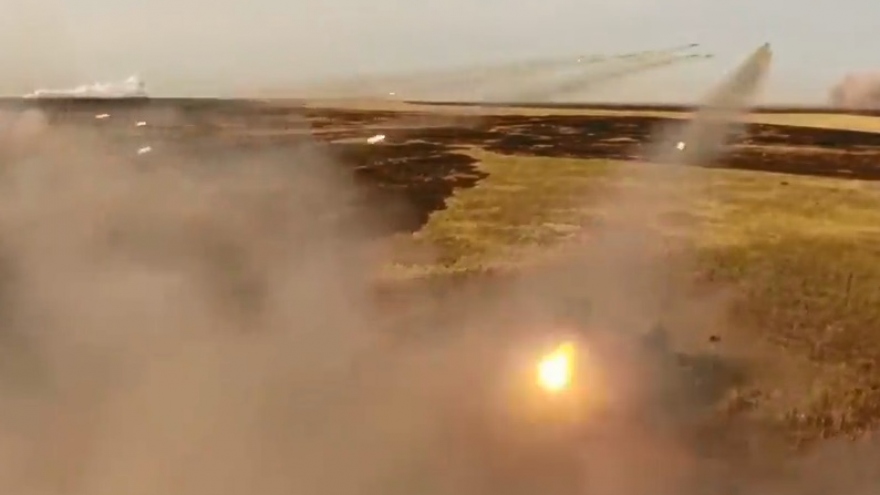 Uy lực khủng khiếp của pháo phản lực phóng loạt quân đội Nga