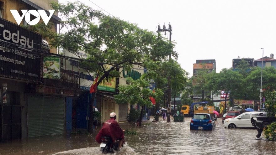 Cảnh báo mưa lớn cục bộ, lốc, sét, gió giật mạnh ở Bắc Bộ, Thanh Hóa và Nghệ An