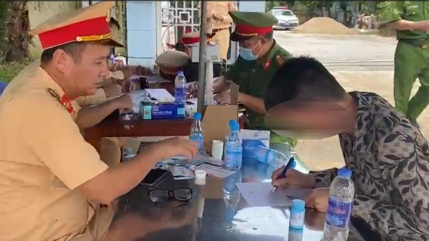 Phát hiện tài xế dương tính ma túy trên cao tốc Nội Bài - Lào Cai
