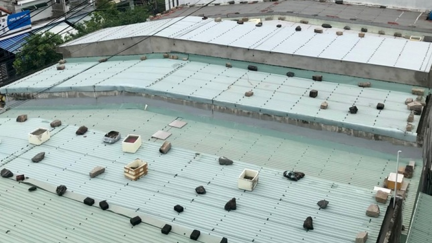 Cận cảnh người Đà Nẵng hối hả gia cố mái nhà chống siêu bão