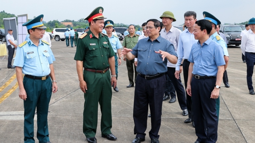 Thủ tướng thăm Trung đoàn Không quân tiêm kích, khảo sát sân bay quân sự Yên Bái