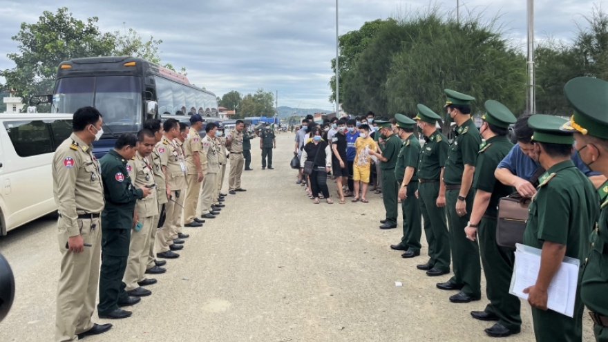 An Giang tiếp nhận 44 người xuất, nhập cảnh trái phép do phía Campuchia bàn giao