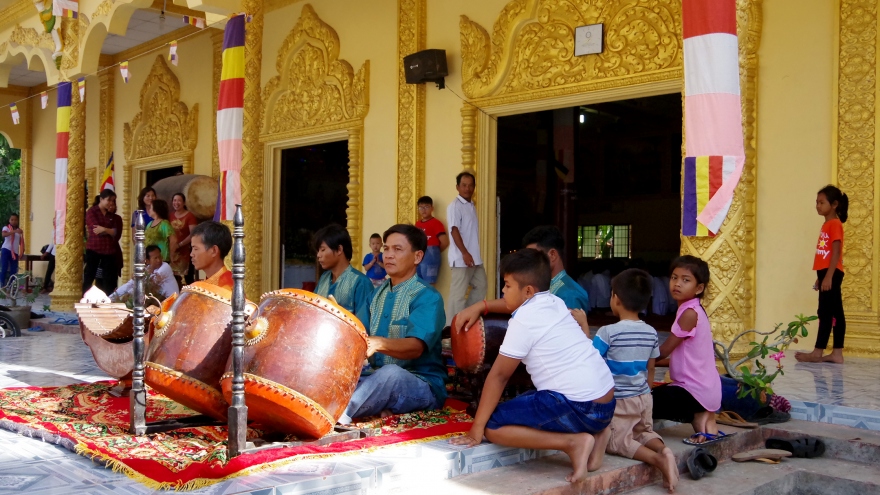 Nét văn hóa mới trong mùa lễ báo hiếu của đồng bào Khmer ngày nay