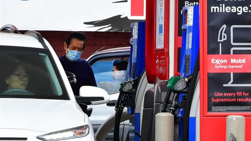 Bộ trưởng Tài chính Mỹ cảnh báo giá xăng có thể tăng trở lại trong mùa Đông tới