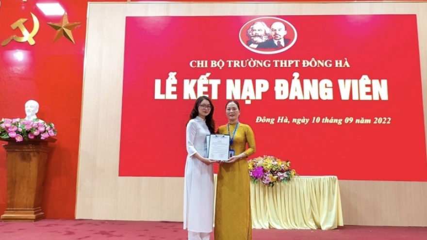 14 học sinh phổ thông ở Quảng Trị được kết nạp vào hàng ngũ của Đảng