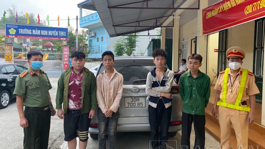 Truy đuổi xe ô tô chở nhiều người nhập cảnh trái phép từ Trung Quốc