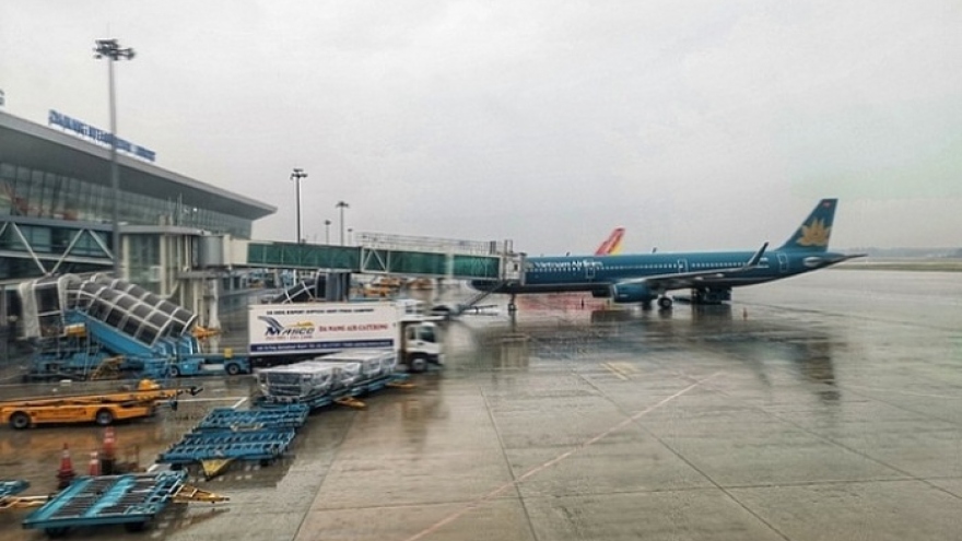 Đóng cửa thêm 5 sân bay do ảnh hưởng của cơn bão số 4